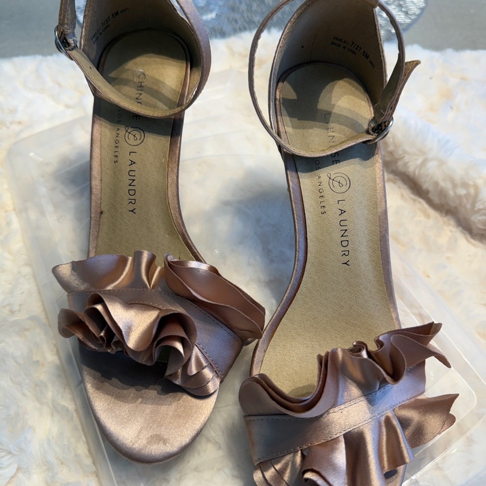 Chinese Laundry Women's Blush Ruffle Heels, size 7.5 - Picture 15 of 16
